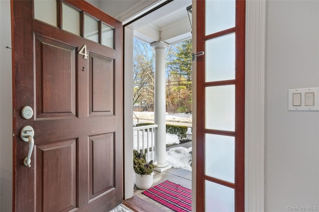 11 Station Pl in Millwood, NY - Building Photo - Building Photo