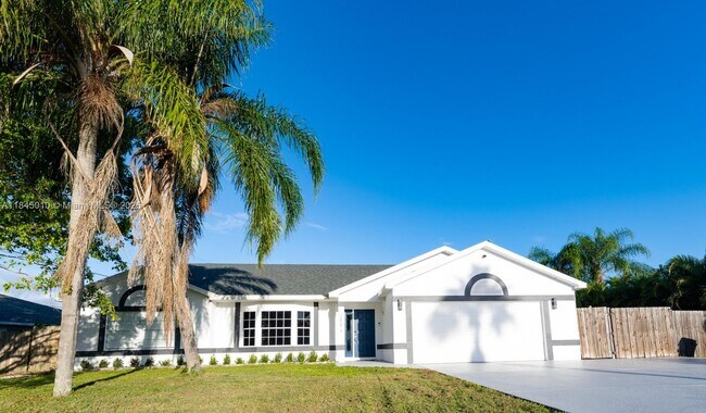1771 SE Gaskins Cir in Port St. Lucie, FL - Building Photo - Building Photo