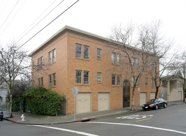 3805-3815 Shafter Ave in Oakland, CA - Foto de edificio - Building Photo