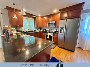 104 Howard St, Unit 2 in Waltham, MA - Building Photo - Building Photo