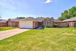 1019 Dustin Dr in Edmond, OK - Building Photo