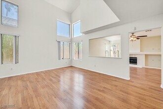 7246 Galley Dr in Las Vegas, NV - Building Photo - Building Photo