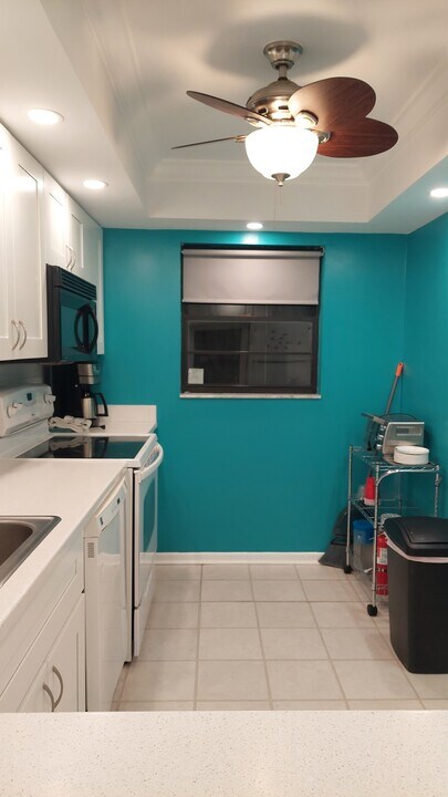 367 S Federal Hwy, Unit C124 in Deerfield Beach, FL - Building Photo