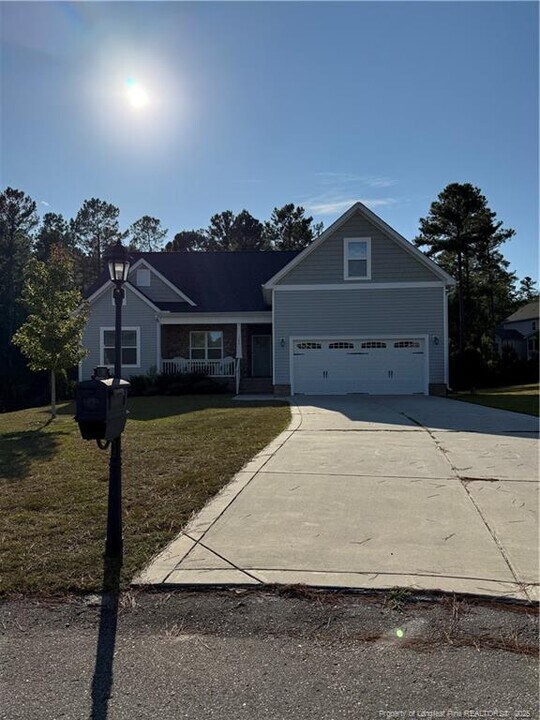 100 Wildlife Bridge Ct in Spring Lake, NC - Building Photo
