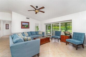 1933 Countess Ct in Naples, FL - Foto de edificio - Building Photo