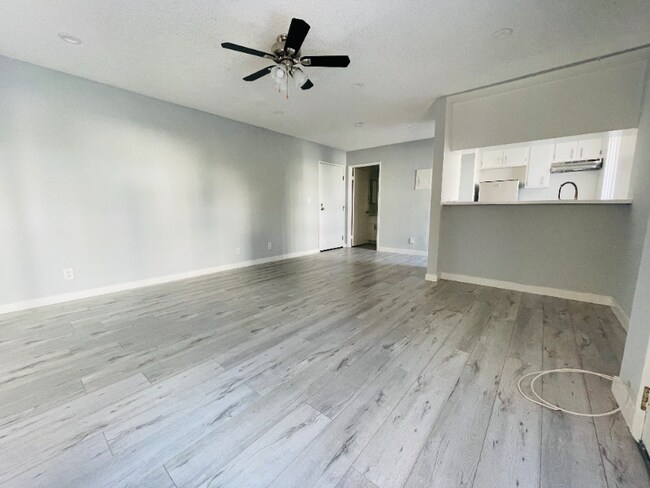 7044 Hawthorn Ave, Unit 115 in Los Angeles, CA - Building Photo - Building Photo