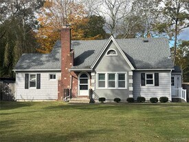 124 Mount Sinai Coram Rd, Unit 124 in Coram, NY - Building Photo