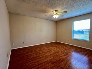 1321 Darr St in Irving, TX - Building Photo - Building Photo