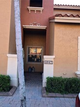4947 Leeward Ln in Fort Lauderdale, FL - Foto de edificio - Building Photo