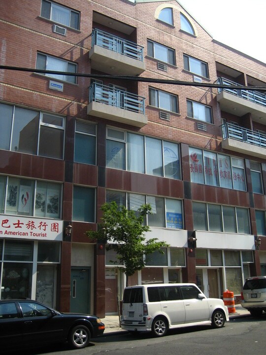 133-50 37th Ave in Flushing, NY - Building Photo