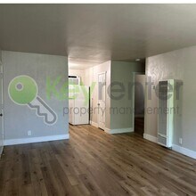 5731 Falconer Way in Sacramento, CA - Building Photo - Building Photo