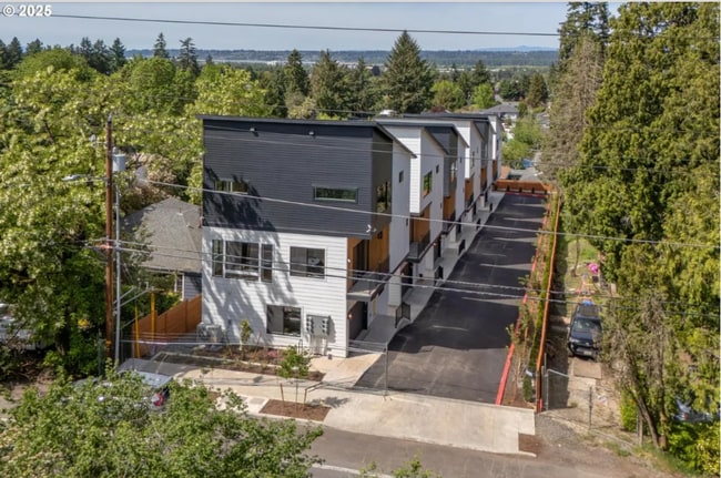 10731 NE Fremont St in Portland, OR - Building Photo - Building Photo