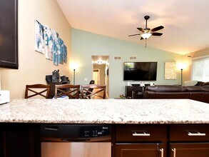 564 Dean St in South Elgin, IL - Building Photo - Building Photo