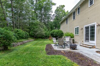 15 Logging Trail Ln in Brookfield, CT - Building Photo - Building Photo