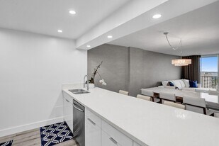 2780 NE 183rd St, Unit 1705 in Aventura, FL - Building Photo