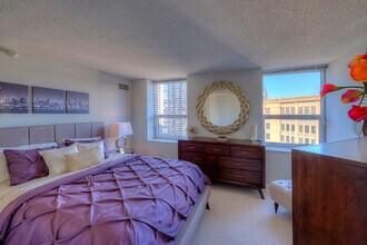 550 N State St, Unit 2409 in Chicago, IL - Building Photo - Building Photo