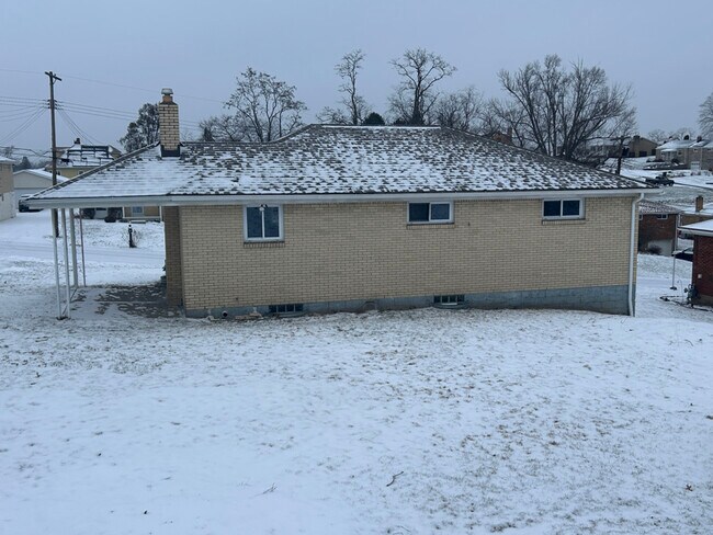 214 Barbara Dr in Mckees Rocks, PA - Building Photo - Building Photo