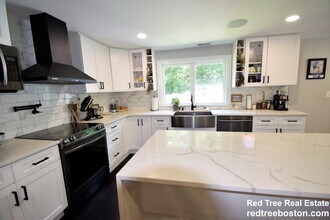 479 Westfield St, Unit 1 in Dedham, MA - Building Photo - Building Photo