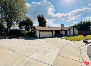 1121 Sunnyglenn Ave in Ojai, CA - Building Photo - Building Photo