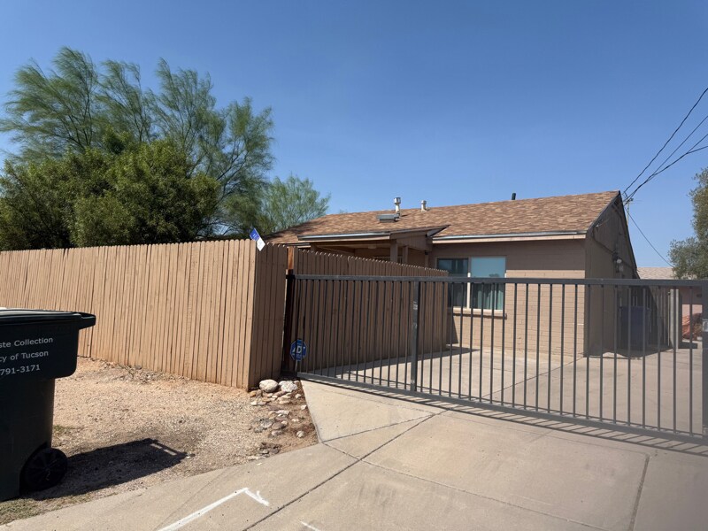 2925 N Winstel Blvd in Tucson, AZ - Building Photo