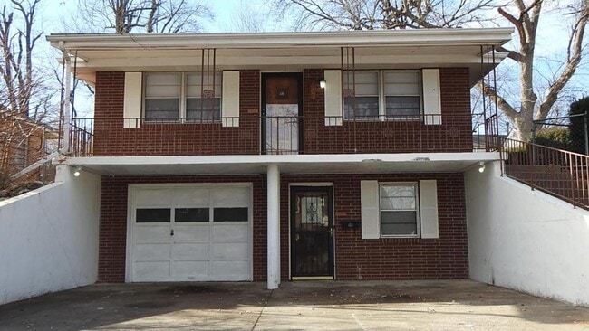property at 1224 N Cottage Ave