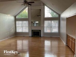 700 Meadow Cliff Dr in St. Charles, MO - Foto de edificio - Building Photo