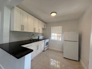 919 2nd St, Unit 4 in West Palm Beach, FL - Building Photo - Building Photo
