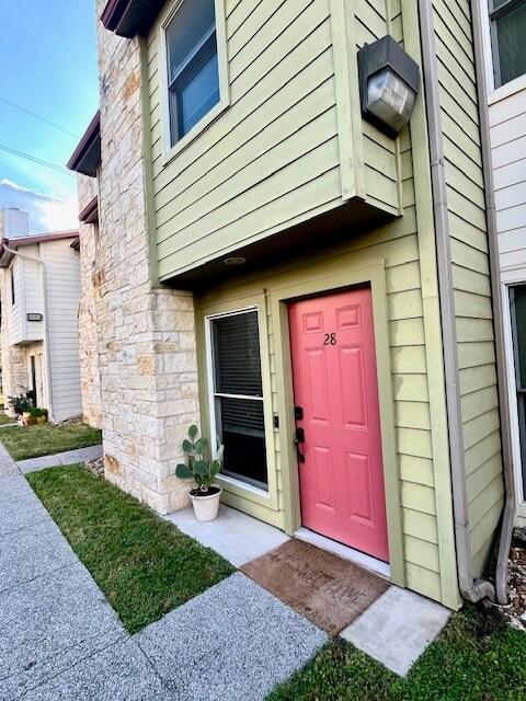 6900 E Riverside Dr, Unit 28 in Austin, TX - Building Photo