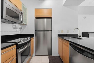 950 Brickell Bay Dr in Miami, FL - Building Photo - Building Photo