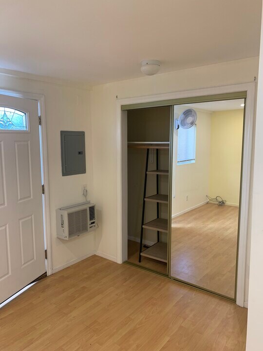 2041 S Garth Ave, Unit 1 in Los Angeles, CA - Building Photo