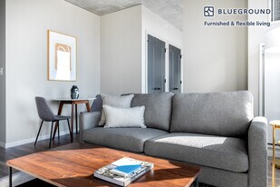 939 W Washington Blvd in Chicago, IL - Building Photo