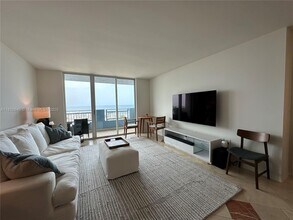 90 Alton Rd, Unit 2809 in Miami Beach, FL - Building Photo - Building Photo