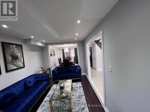 49 Stillwater Crescent in Brampton, ON - Building Photo - Building Photo