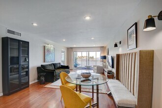 410 Wilma Cir, Unit 204 in Riviera Beach, FL - Building Photo - Building Photo
