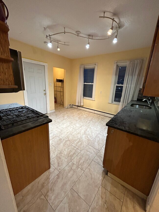 46 Middle St, Unit 1