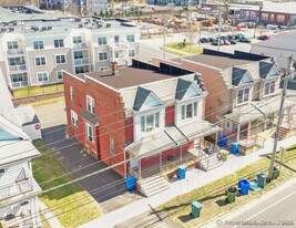 1733 Dixwell Ave in Hamden, CT - Building Photo