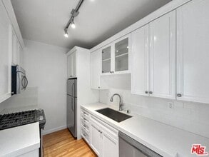 1220 N La Cienega Blvd in West Hollywood, CA - Building Photo - Building Photo