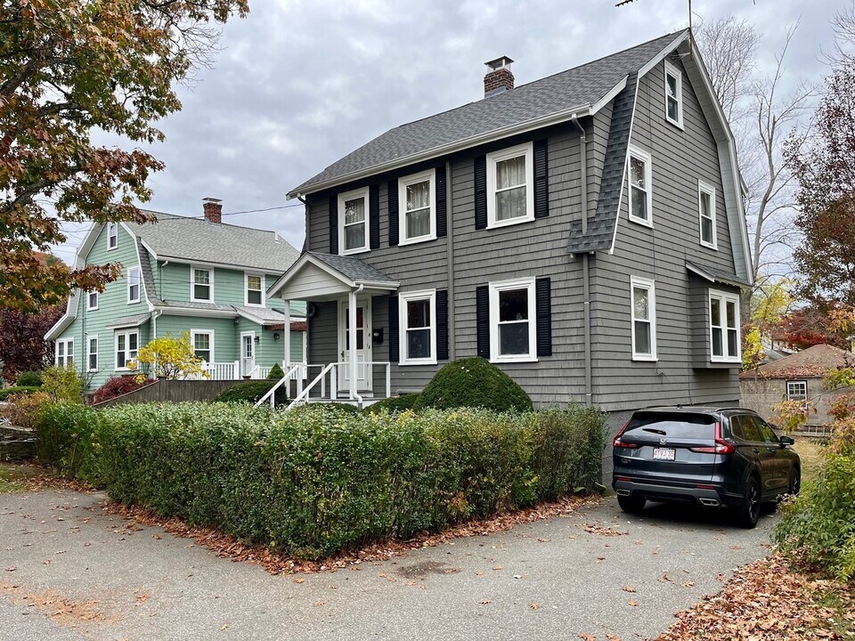 10 Wright St in Arlington, MA - Building Photo