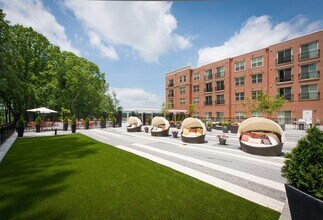 Spectrum Majestic in Gaithersburg, MD - Foto de edificio - Building Photo