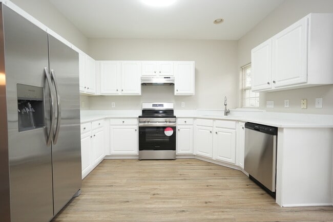 8065 Stoneham Ct in Matthews, NC - Building Photo - Building Photo