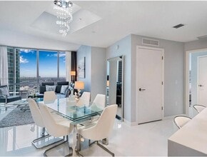 851 NE 1st Ave in Miami, FL - Foto de edificio - Building Photo