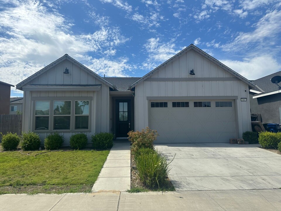 180 Arrow Wood Dr in Merced, CA - Building Photo