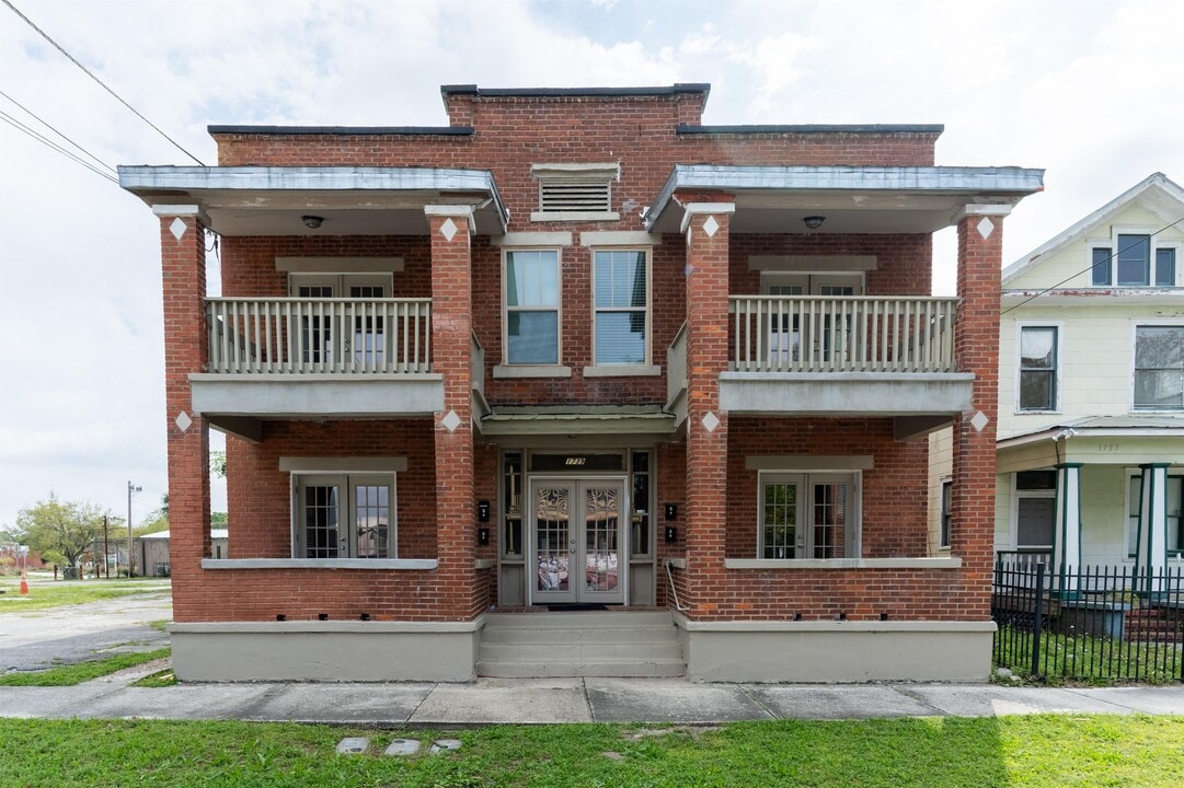 1739 Walnut St in Jacksonville, FL - Building Photo
