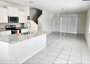 608 Yellow Oaks Ln in Orange Park, FL - Building Photo - Building Photo