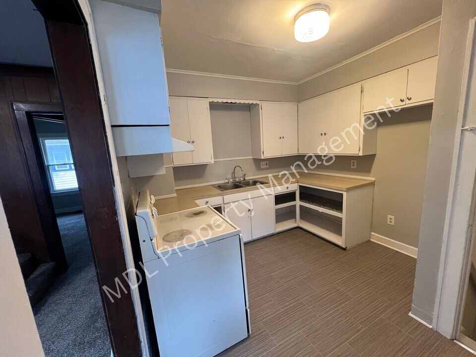 1506 Barnard St in Saginaw, MI - Building Photo