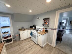 105 Auburn Ave NE, Unit 2 in Grand Rapids, MI - Foto de edificio - Building Photo