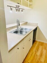 7801 Shoal Creek Blvd in Austin, TX - Building Photo - Building Photo