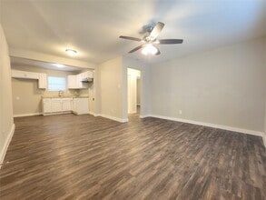 1106 2nd Ave N in Texas City, TX - Foto de edificio - Building Photo