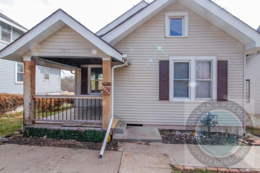 3425 N 45th St in Omaha, NE - Foto de edificio
