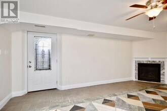 42 McVeigh Dr in Barrie, ON - Building Photo - Building Photo